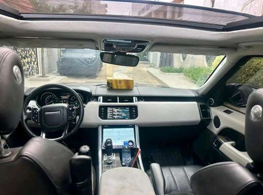 Range rover sport image 2