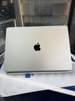 MacBook Pro M2 Pro 16 Pouces SSD 512Go Ram 16Go image 3