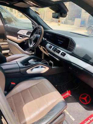 Mercedes-Benz GLE 300D à louer image 5