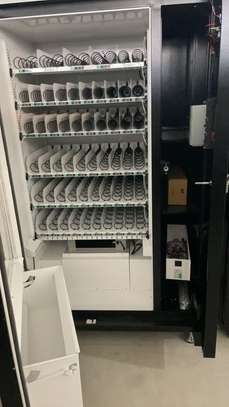 Distributeur automatique de snacks et de boissons image 3