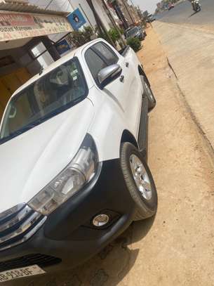 Toyota Hilux 2017 image 3