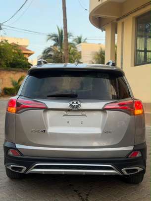 TOYOTA RAV4 XLE ANNÉE 2018 image 9