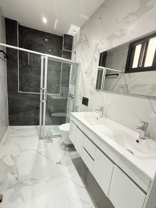 MAGNIFIQUE APPARTEMENT F3 MEUBLÉ À LOUER À MERMOZ image 10