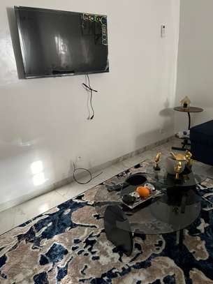 Joli studio meublé neuf mamelle cité Cheikh Amar 1er étage image 3