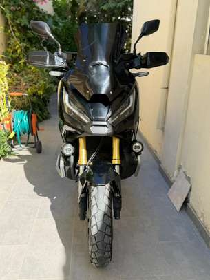 Honda X-ADV touring noir fourche inversée dorée image 4