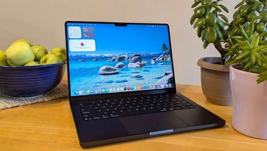 MacBook Pro 14" M5 Pro (24 Go RAM / 2 To SSD) image 2