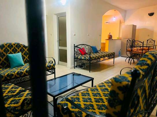 A vendre villa R+1 avec Piscine à Saly image 4