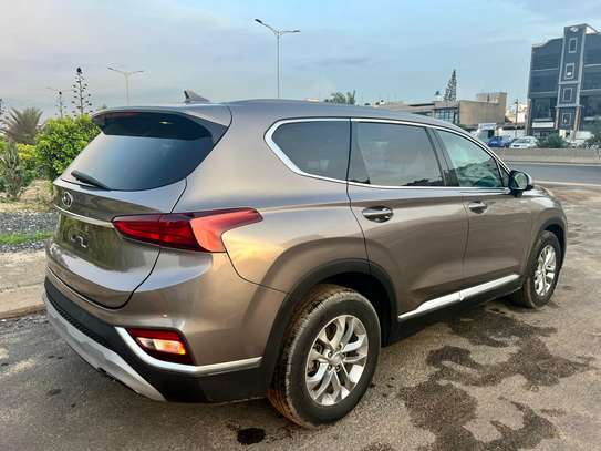 Hyundai Santa Fe 2019 image 2