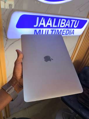 MacBook Pro 2019 image 2