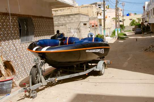 Bateau gonflable 4 places bleu-orange avec rames et gilets image 5