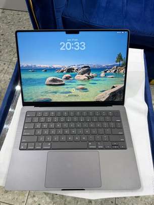 MacBook Pro M4 Pro 14 Pouces Ram 24Go SSD 1To image 2