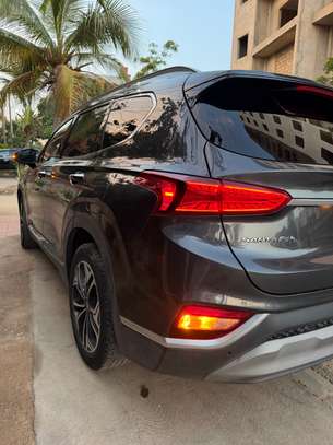 Hyundai Santefe image 8