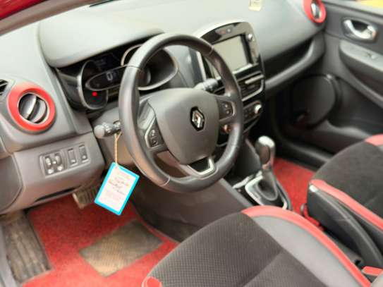 RENAULT CLIO 2019 image 9