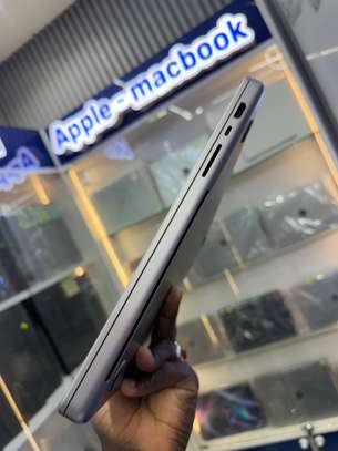 MacBook Pro M1 Pro 16 Pouces Ram 32Go SSD 1To image 2