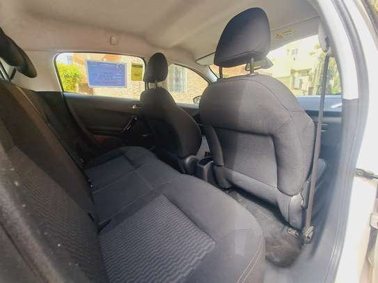 Peugeot 208 image 7
