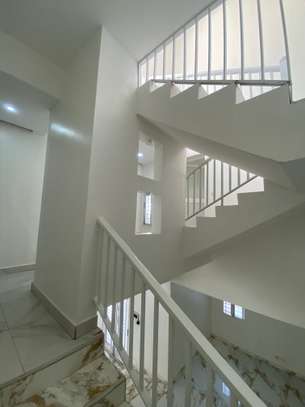 Villa de 418m2 ngor/virage image 12