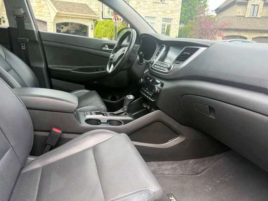 HYUNDAI TUCSON image 6