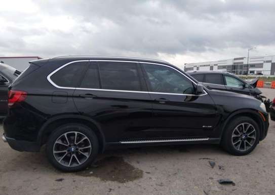 BMW X5 sous douane image 11