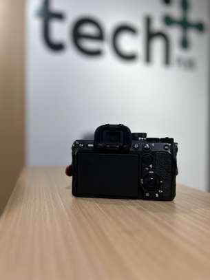 Sony Alpha 7 IV + Objectif Tamron 17-28MM image 3