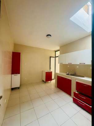 Superbe appartement de type F5 à louer au almadie image 7