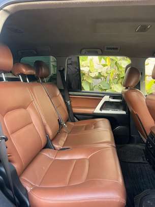TOYOTA LAND CRUISER image 7