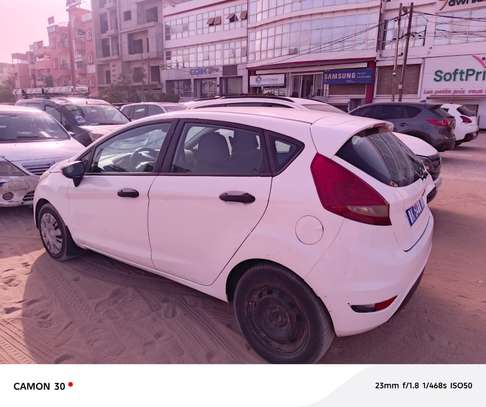 Ford Fiesta 2013 image 2