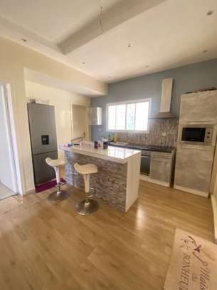 APPARTEMENT MEUBLE F3 A LOUER A DIAMNIADIO image 6