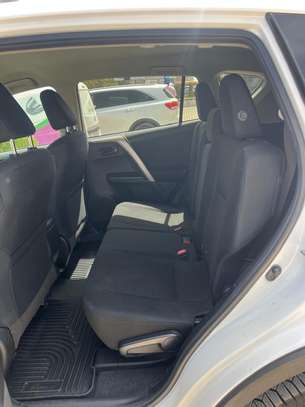 Toyota Rav4 image 9