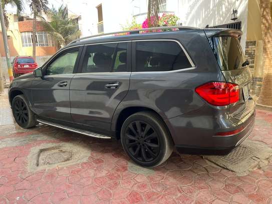 MERCEDES GLS 450 image 9