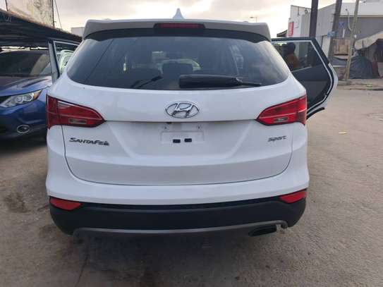 Hyundai santa fe 2016 image 2
