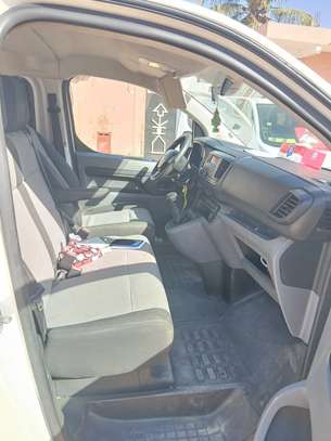Minibus TOYOTA 9 Places 2018 image 4