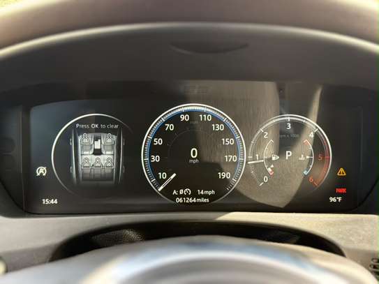 Jaguar fpace 2018 image 11