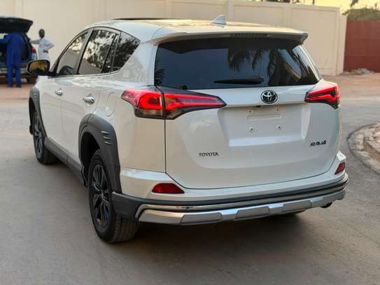 TOYOTA RAV4 image 9