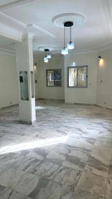 Duplex sécurisé de 4 chambres  à Hann Mariste 2 image 2