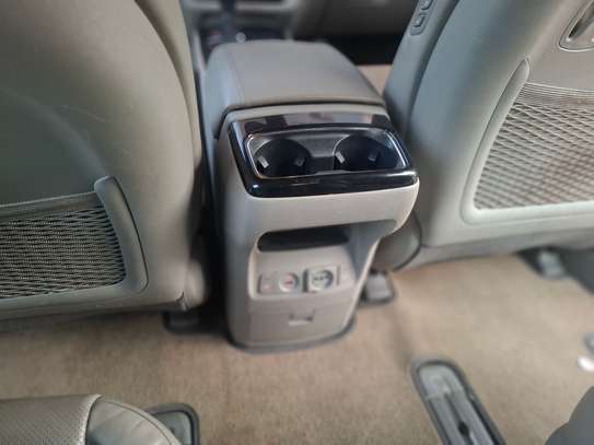 Kia Carnival 9 places image 10