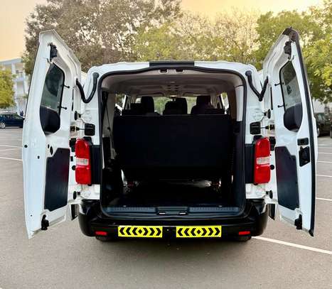 Peugeot Expert 2018 / 9 Places image 2