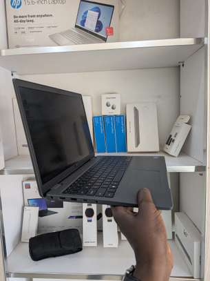 Dell latitude 3540 ) i5 13e generation ) 8g de ram ) 256 image 4