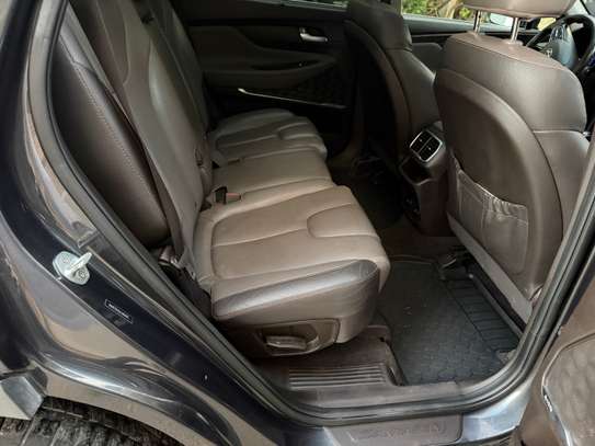 Hyundai Santefe image 2