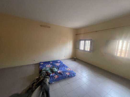 Jolie villa à vendre sur keur MASSAR unité 11 image 2