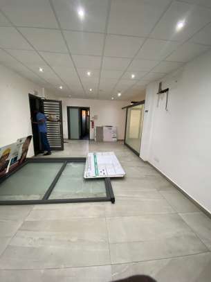 Plateau de Bureau à Louer image 9