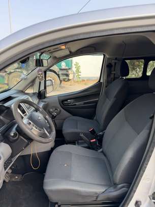 Nissan nv200 image 4