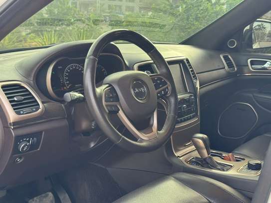 Jeep Grand Cherokee 4x4 SUV blanc spacieux image 5