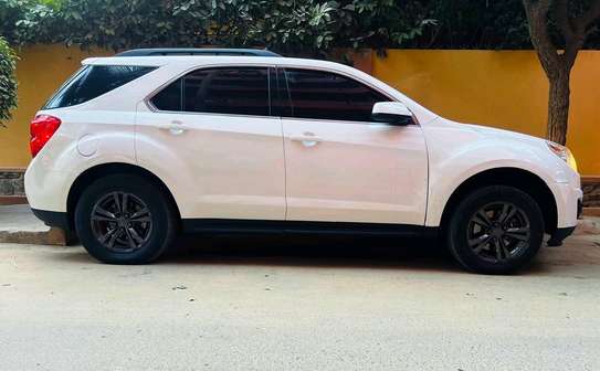 Chevrolet SUV blanc spacieux et confortable image 2