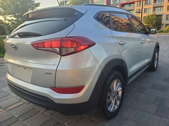Hyundai Tucson full options version 4x4 image 3