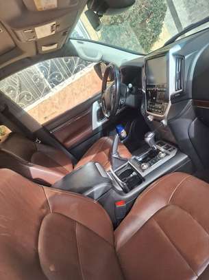Location VIP : Toyota Land Cruiser V8 VXR 2022 image 3