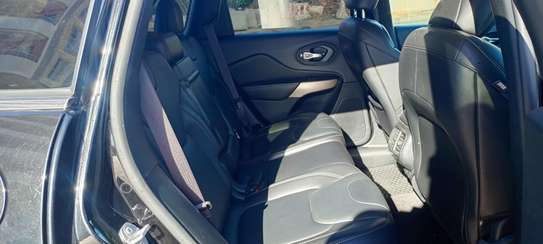 Jeep Cherokee image 7