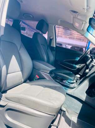 Hyundai santafe 2017 4x4 image 9