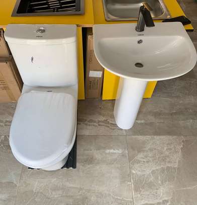Ensemble chaise anglaise et Lavabo complet image 3