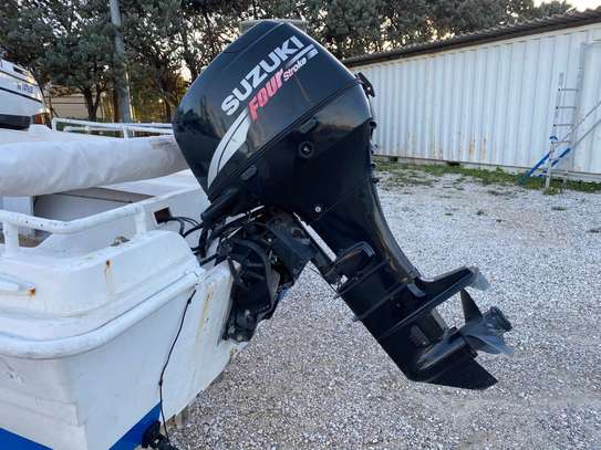 Bateau moteur open 4,5 m blanc / Bleu 50 CV image 3