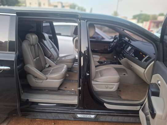 Kia Carnival 9 places image 8